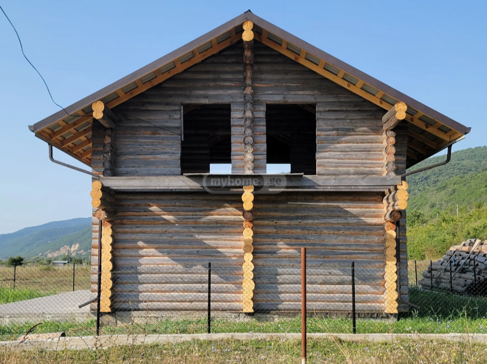 იყიდება 8 ოთახიანი აგარაკი დუშეთის მუნიციპალიტეტში